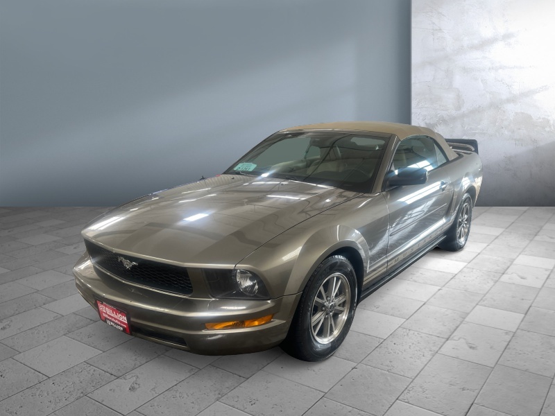 2005 Ford Mustang Deluxe's photo