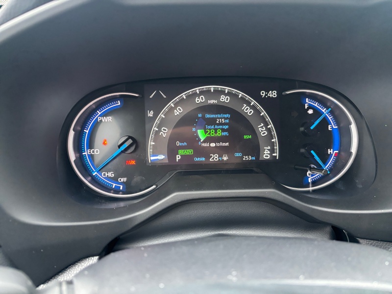 2025 Toyota RAV4 XLE's photo