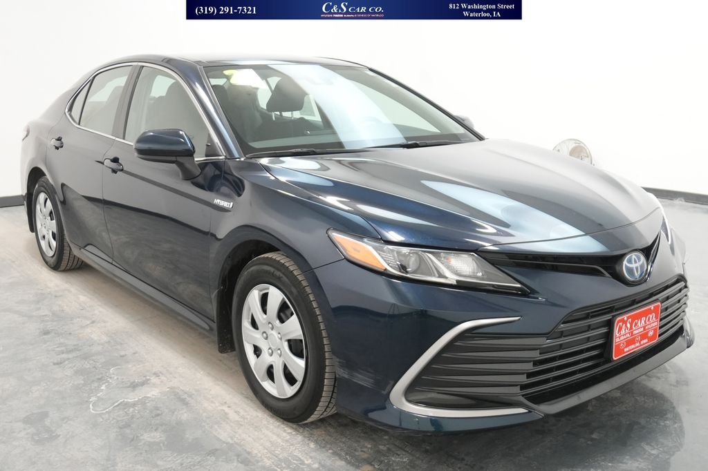 2021 Toyota Camry LE's photo