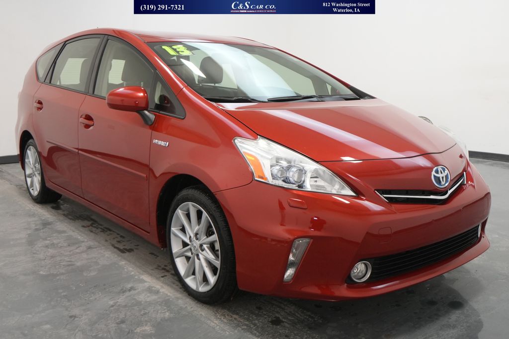 2013 Toyota Prius v Five's photo