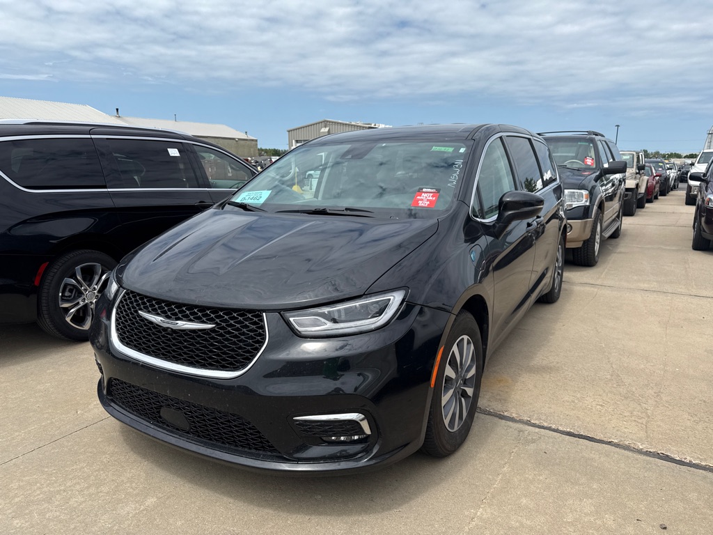 Used 2023 Chrysler Pacifica Hybrid Touring L Vans