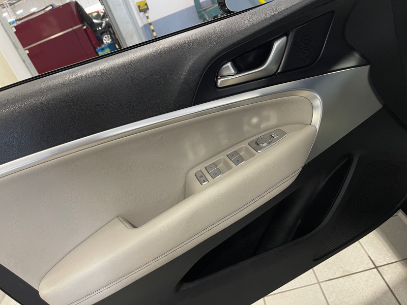 2023 Genesis G70