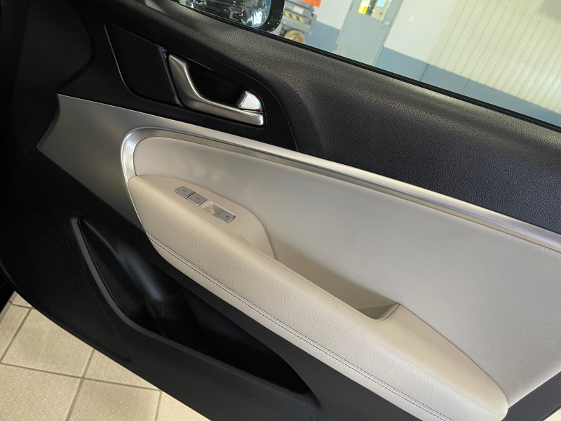 2023 Genesis G70