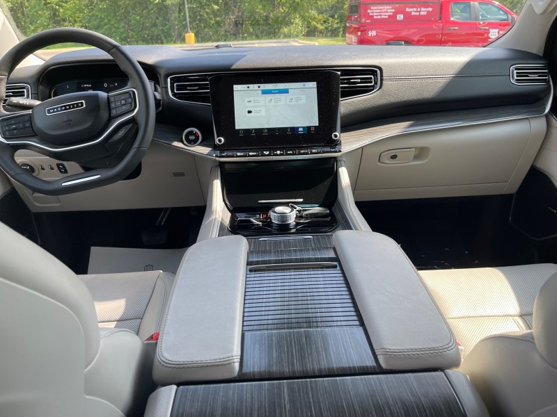 2024 Jeep Wagoneer L