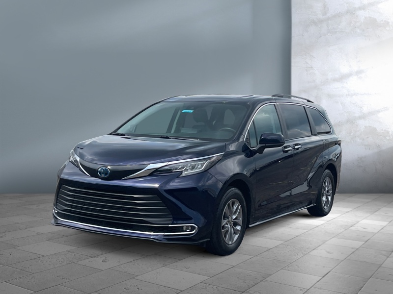 Used 2023 Toyota Sienna XLE Vans