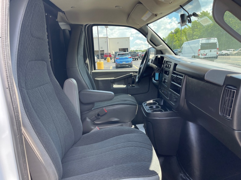 2023 GMC Savana Cargo Van