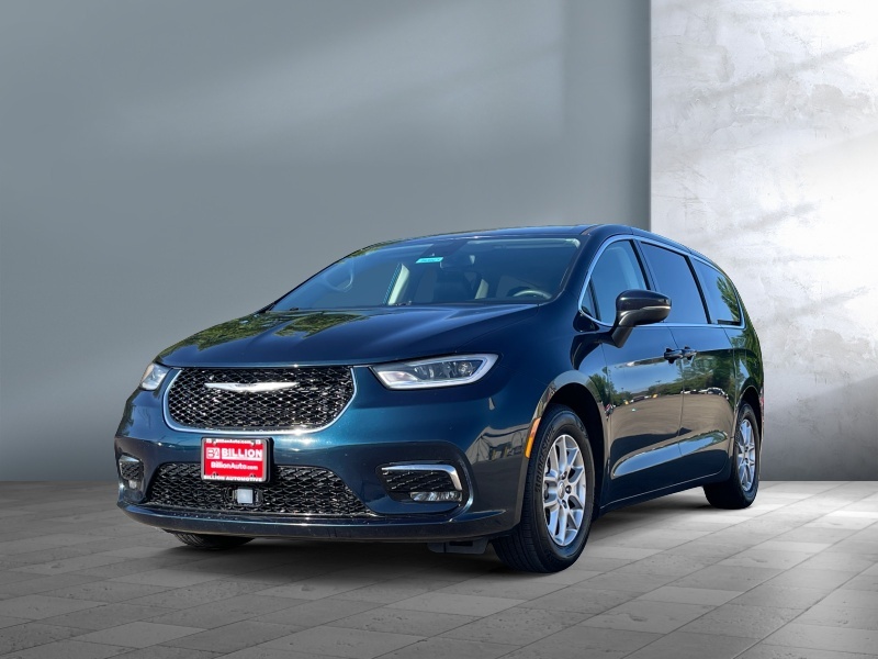 Used 2023 Chrysler Pacifica Touring L Vans