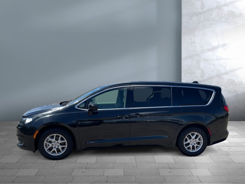 2023 Chrysler Voyager