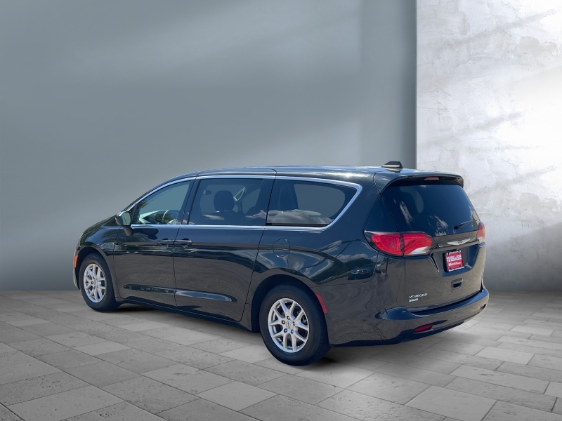 2023 Chrysler Voyager