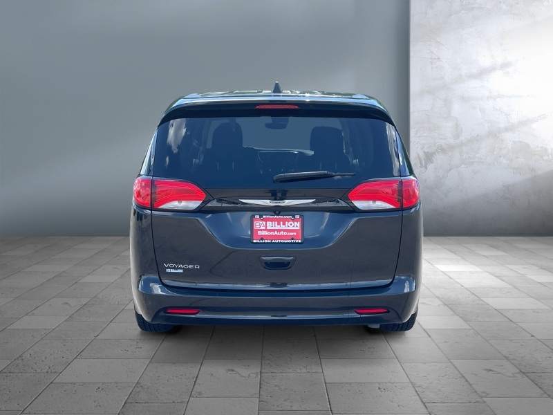 2023 Chrysler Voyager