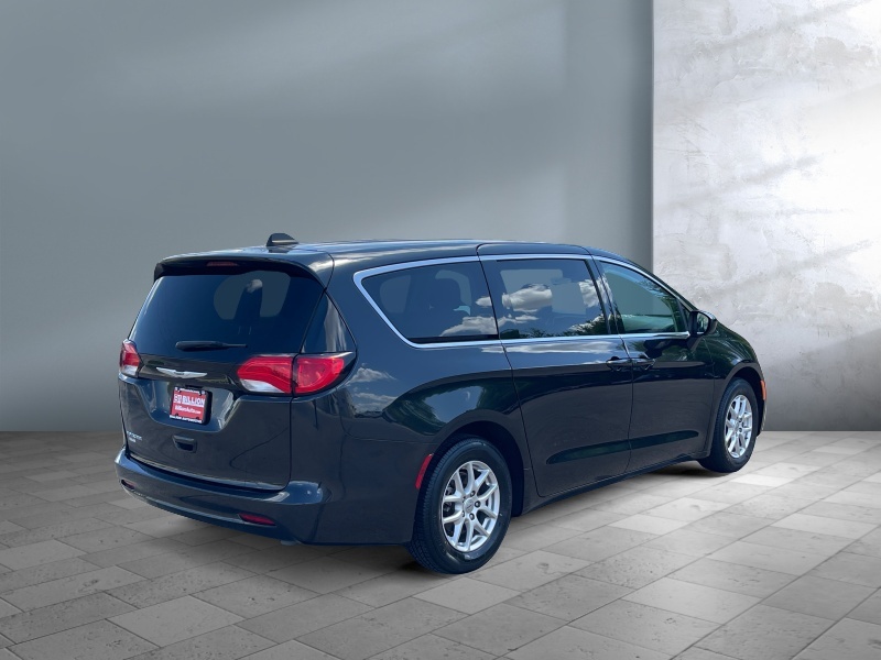 2023 Chrysler Voyager