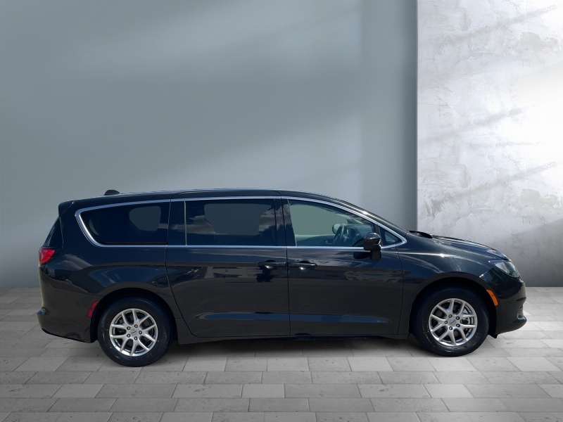 2023 Chrysler Voyager