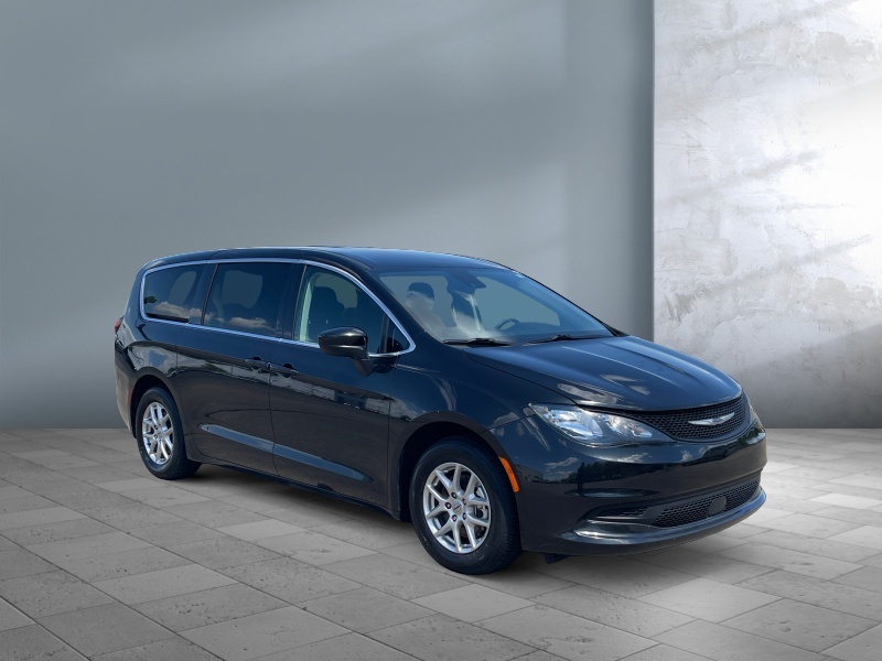 2023 Chrysler Voyager