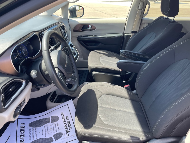2023 Chrysler Voyager