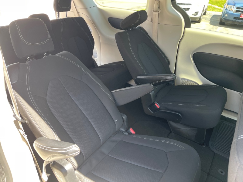2023 Chrysler Voyager
