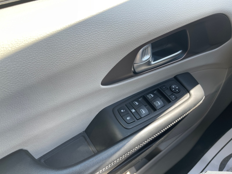 2023 Chrysler Voyager