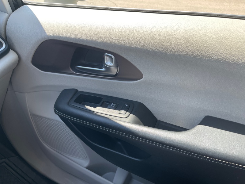 2023 Chrysler Voyager