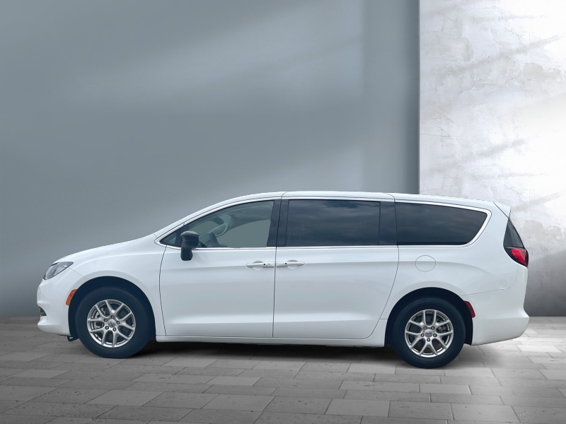 2024 Chrysler Voyager