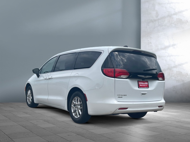 2024 Chrysler Voyager