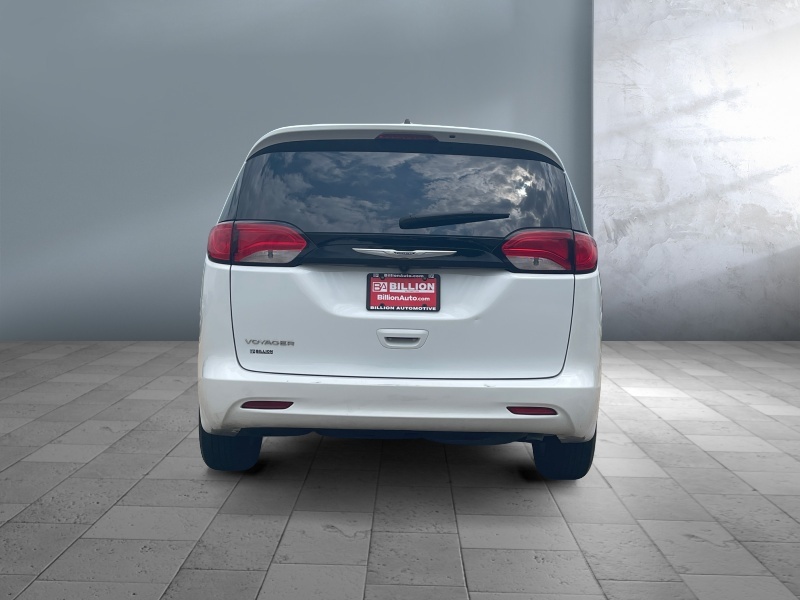 2024 Chrysler Voyager