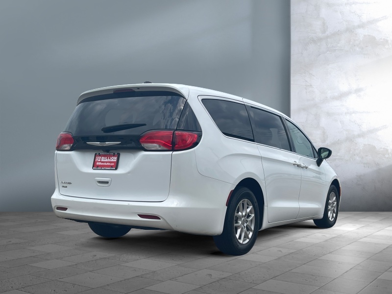 2024 Chrysler Voyager