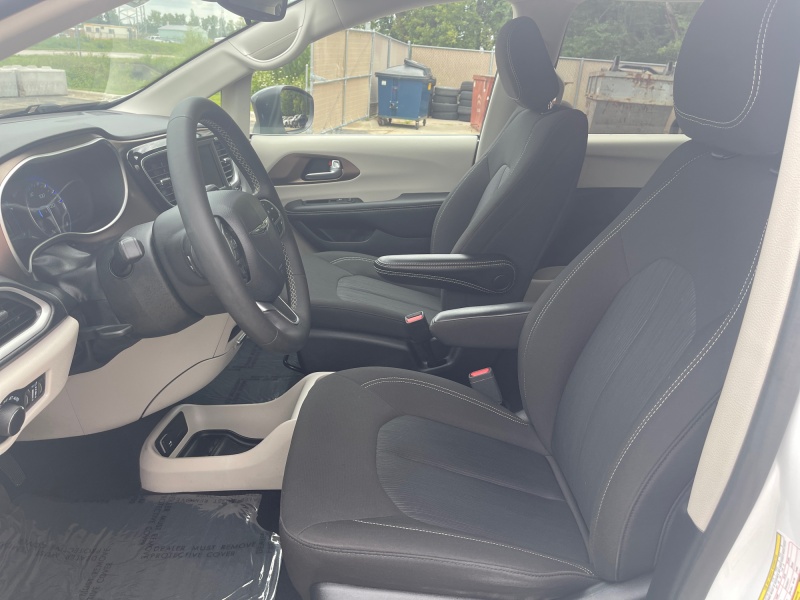 2024 Chrysler Voyager