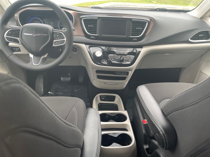 2024 Chrysler Voyager
