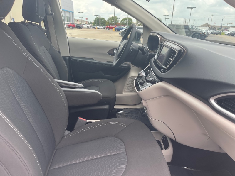 2024 Chrysler Voyager