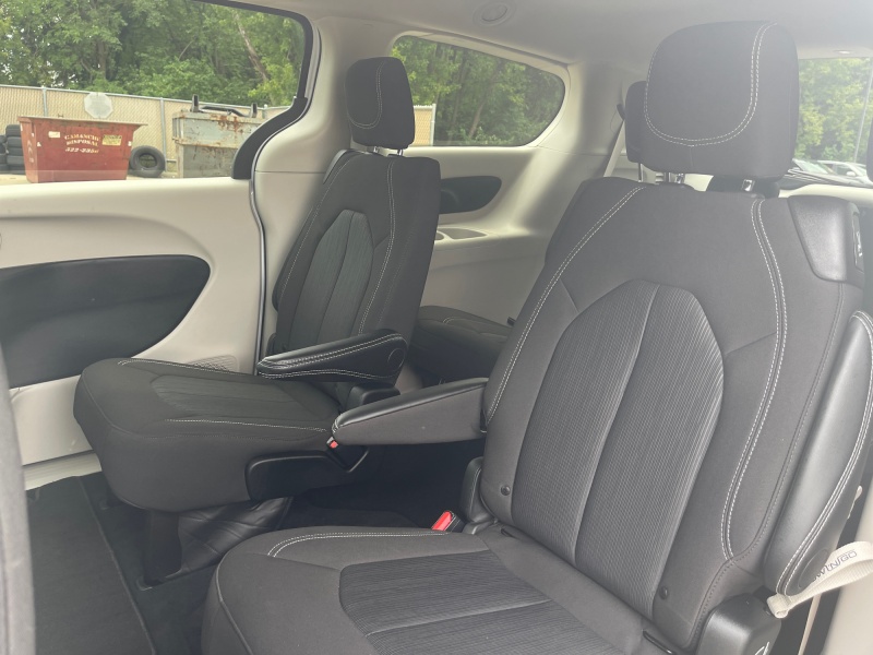 2024 Chrysler Voyager