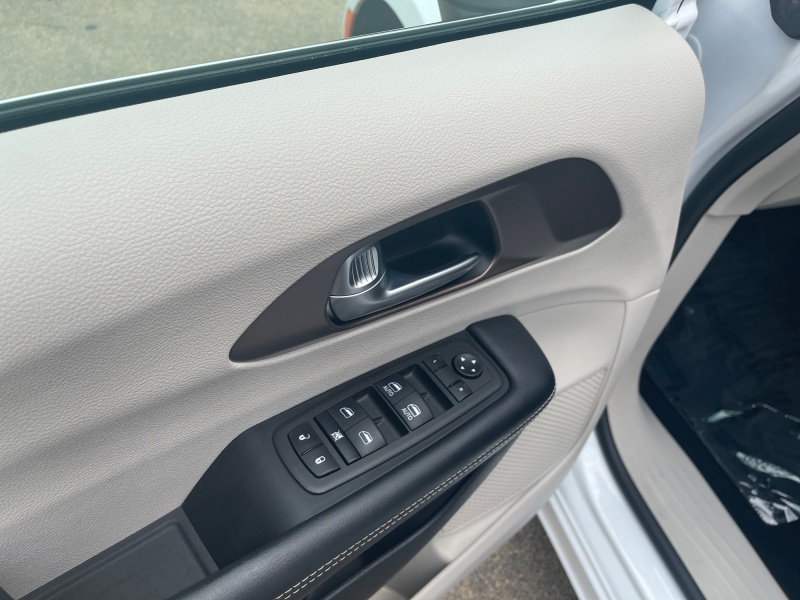 2024 Chrysler Voyager