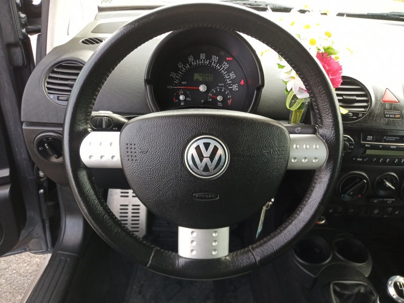 2004 Volkswagen New Beetle Coupe