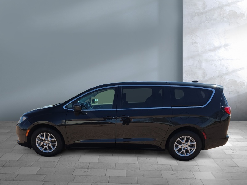 2022 Chrysler Voyager