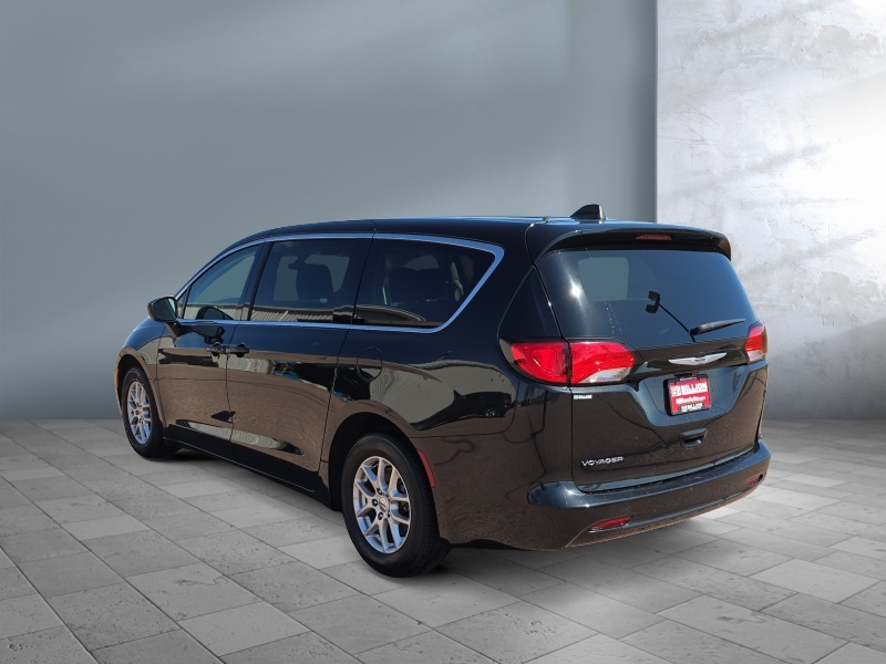 2022 Chrysler Voyager