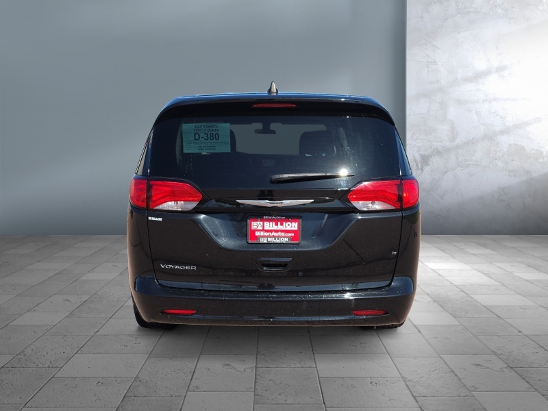 2022 Chrysler Voyager