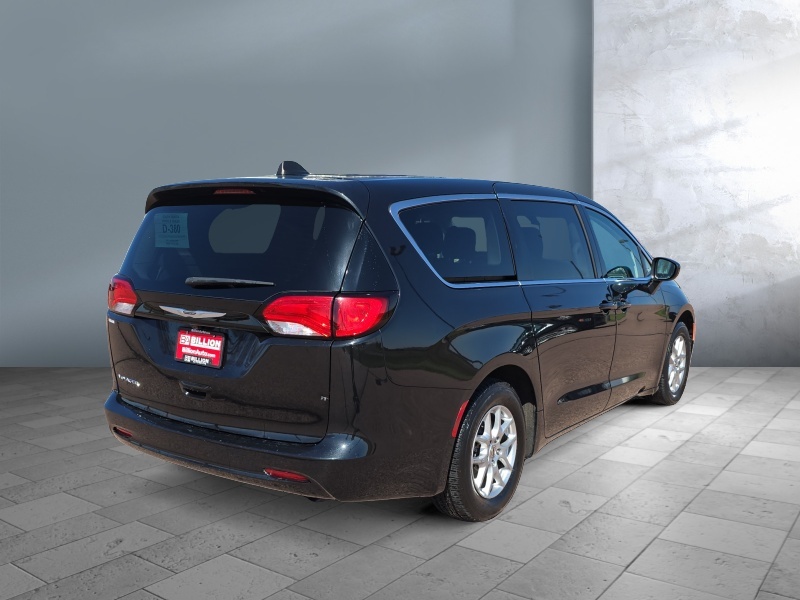 2022 Chrysler Voyager