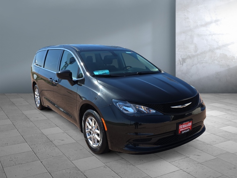 2022 Chrysler Voyager