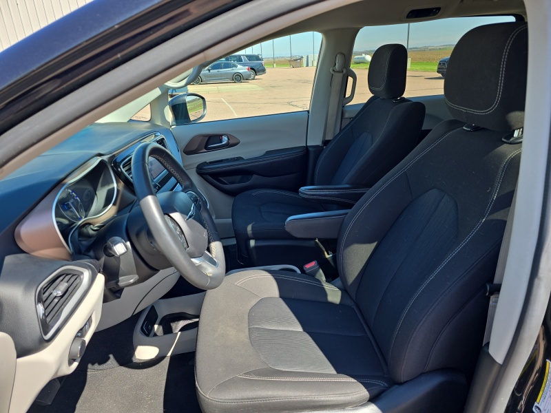 2022 Chrysler Voyager