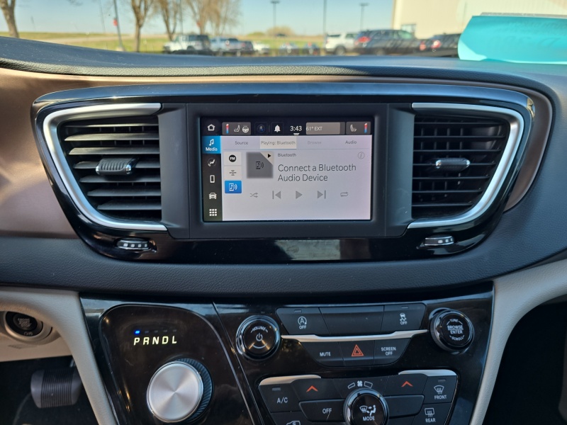 2022 Chrysler Voyager