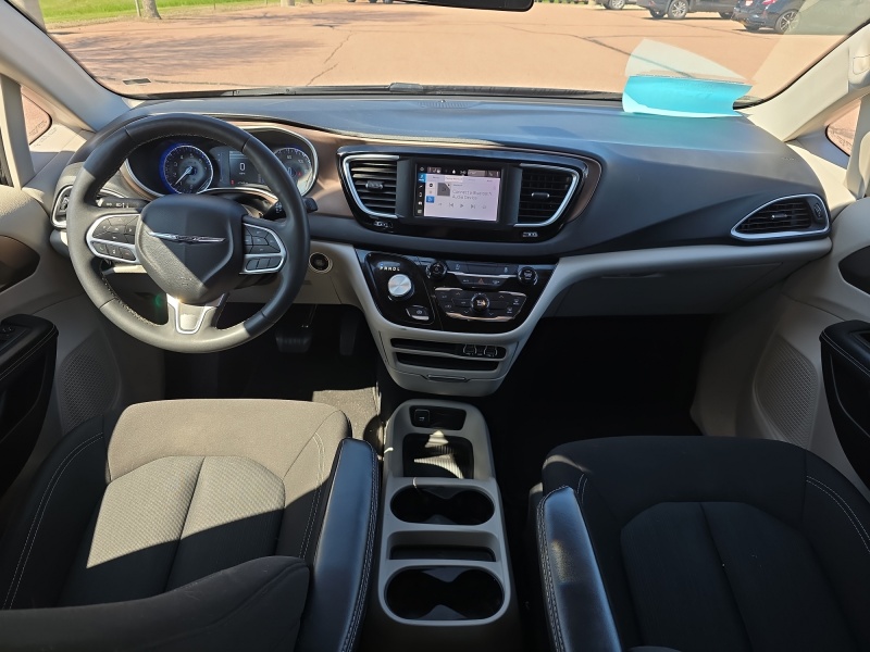 2022 Chrysler Voyager
