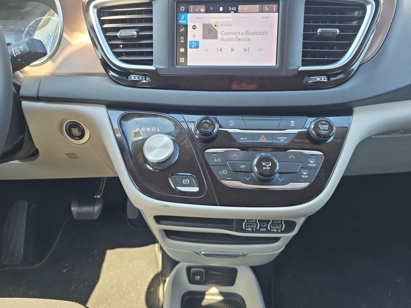 2022 Chrysler Voyager