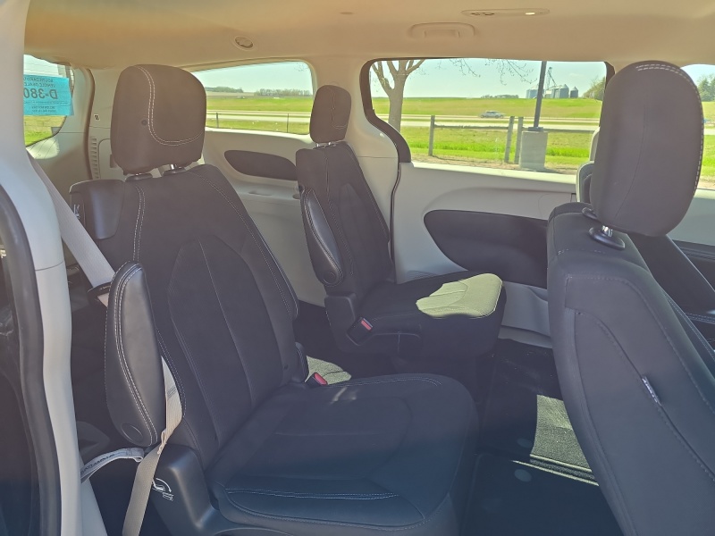 2022 Chrysler Voyager