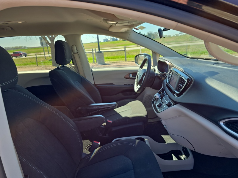 2022 Chrysler Voyager