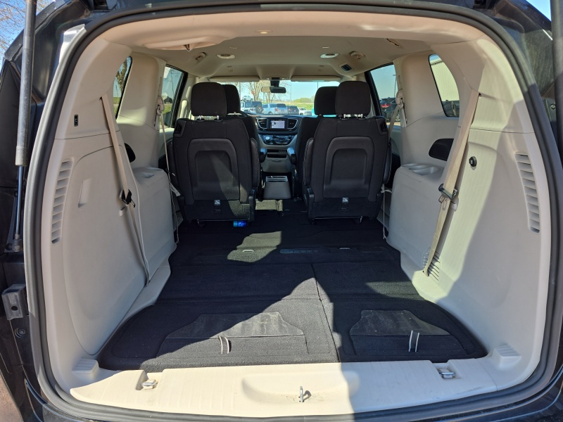 2022 Chrysler Voyager
