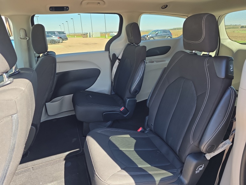 2022 Chrysler Voyager