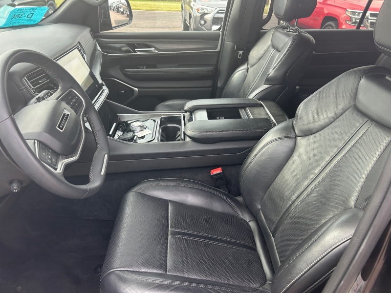 2023 Jeep Wagoneer L