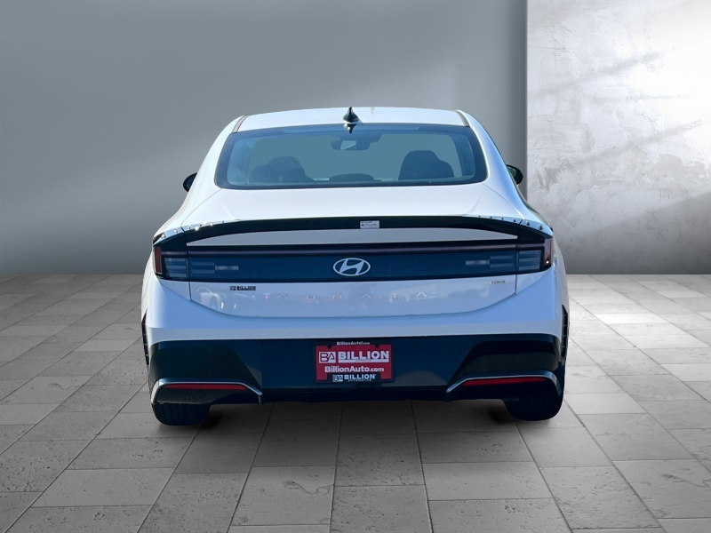 2025 Hyundai Sonata Hybrid