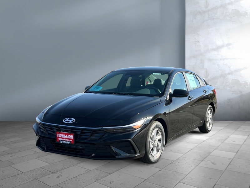 New 2025 Hyundai Elantra SE Car