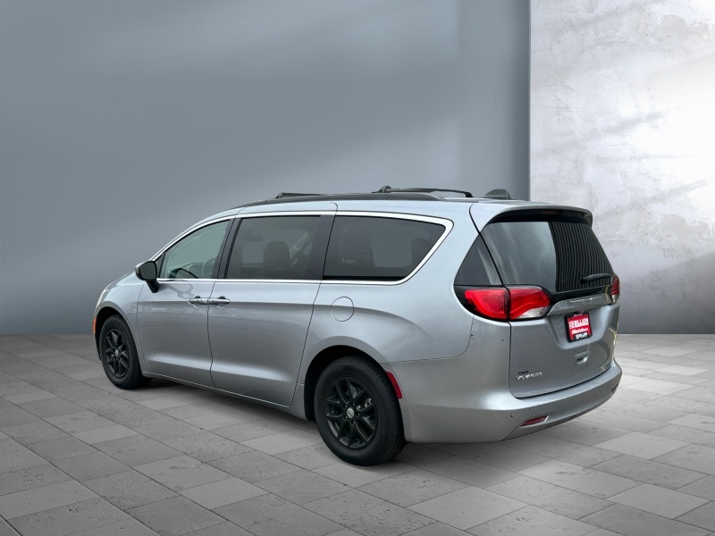 2021 Chrysler Voyager