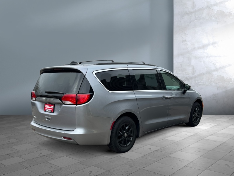 2021 Chrysler Voyager