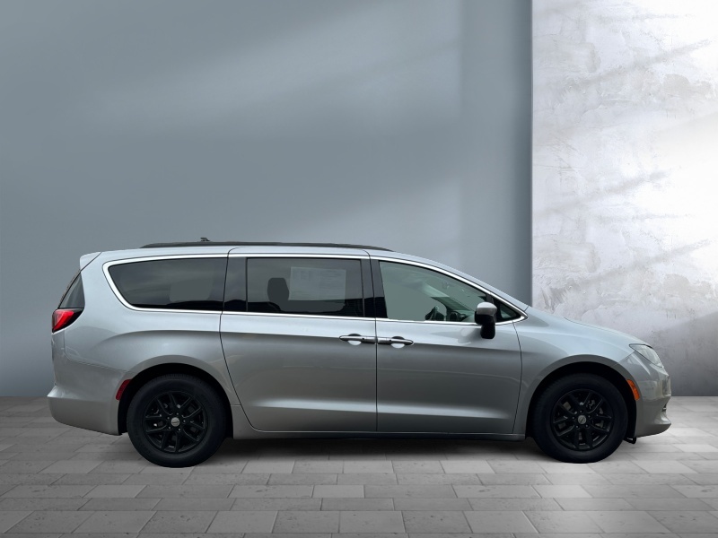 2021 Chrysler Voyager